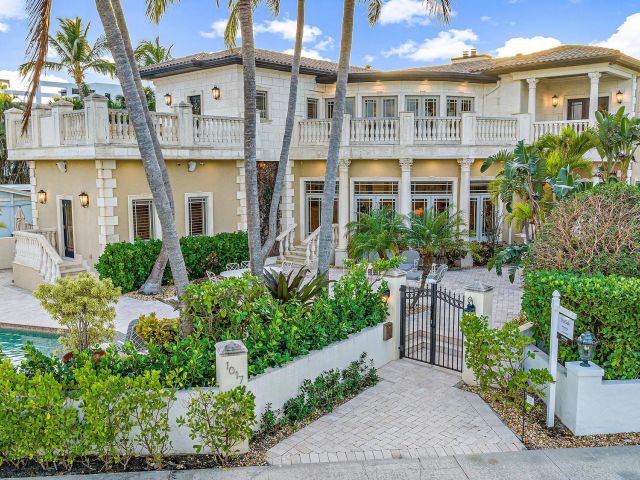 Продажа дома по адресу 1017 N Flagler Drive - фото 6614385