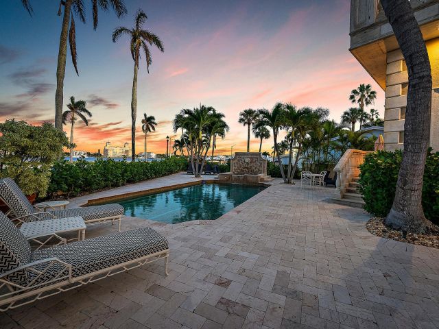 Продажа дома по адресу 1017 N Flagler Drive - фото 6614386