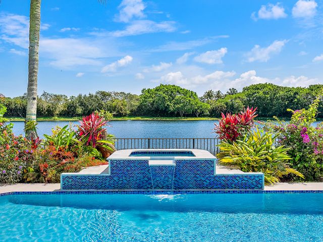 Продажа дома по адресу 8933 Lakes Boulevard - фото 6614363