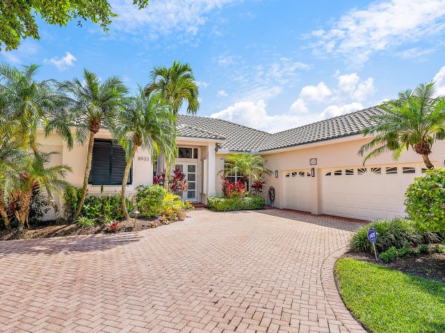 Продажа дома по адресу 8933 Lakes Boulevard - фото 6614366