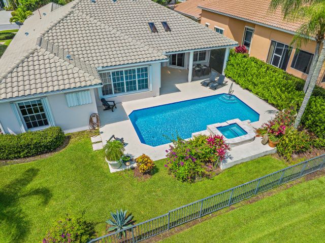 Продажа дома по адресу 8933 Lakes Boulevard - фото 6614375