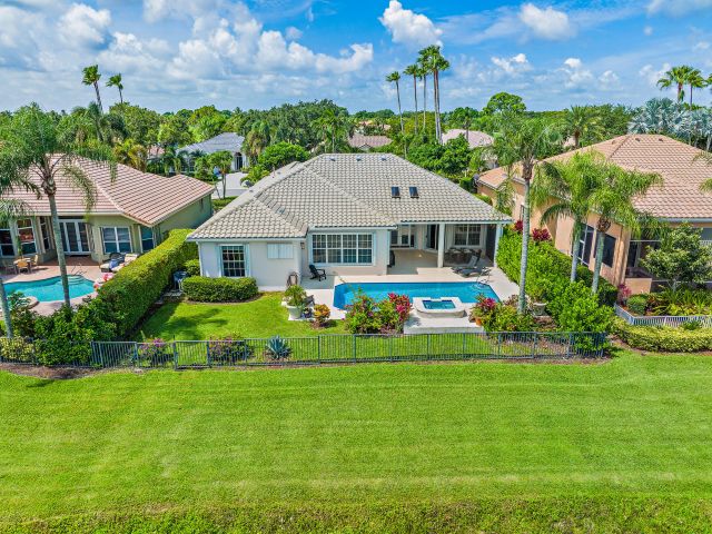 Продажа дома по адресу 8933 Lakes Boulevard - фото 6614376