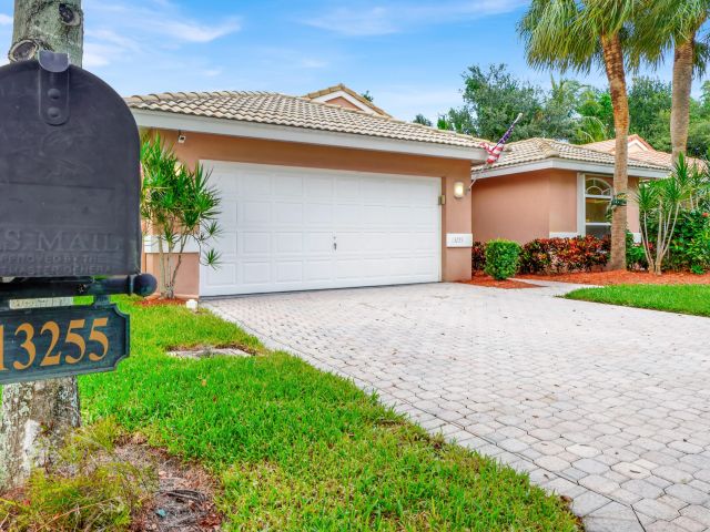 Дом в аренду по адресу 13255 Royale Sabal Court - фото 6617684