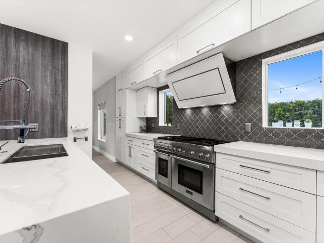 Продажа дома по адресу 1044 NW 6th Drive - фото 6643493