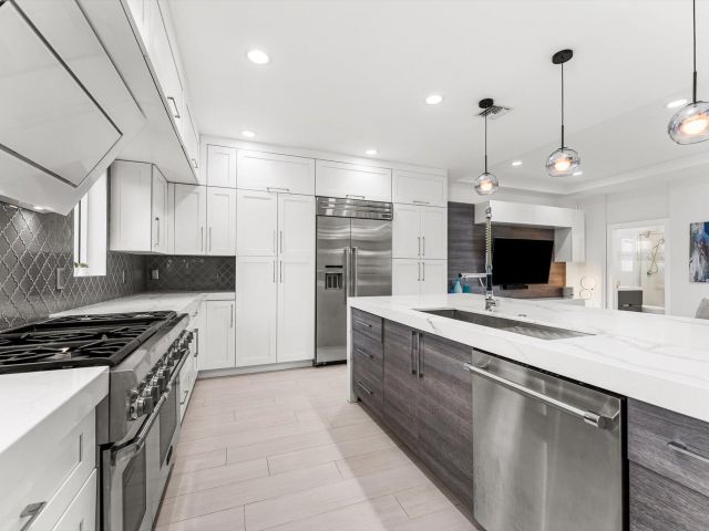 Продажа дома по адресу 1044 NW 6th Drive - фото 6643495