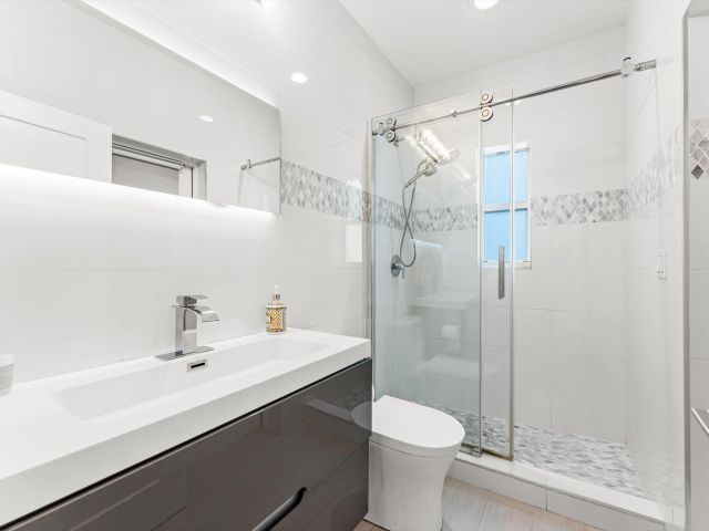 Продажа дома по адресу 1044 NW 6th Drive - фото 6643497