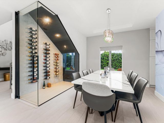 Продажа дома по адресу 1044 NW 6th Drive - фото 6643502