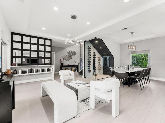 Продажа дома по адресу 1044 NW 6th Drive - фото 6643503