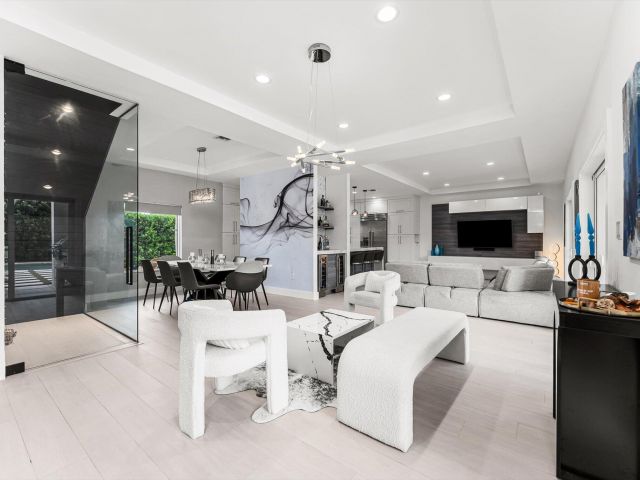 Продажа дома по адресу 1044 NW 6th Drive - фото 6643504