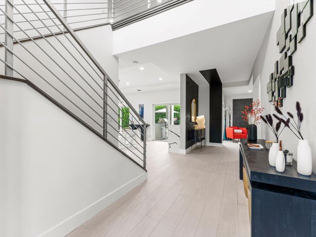 Продажа дома по адресу 1044 NW 6th Drive - фото 6643506