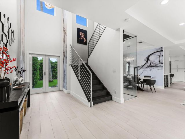 Продажа дома по адресу 1044 NW 6th Drive - фото 6643507