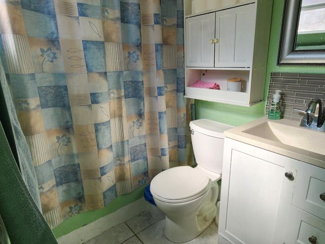 Продажа дома по адресу 1341 SW 24th Avenue - фото 6621421