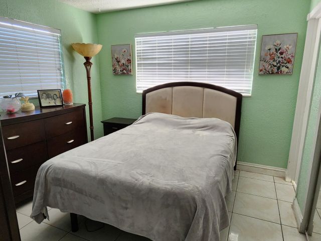 Продажа дома по адресу 1341 SW 24th Avenue - фото 6621422