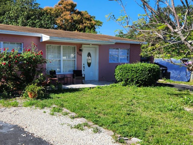 Продажа дома по адресу 1341 SW 24th Avenue - фото 6621427