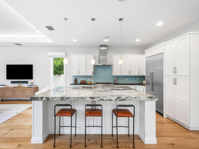 Продажа дома по адресу 1008 NW 1st Avenue - фото 6656671