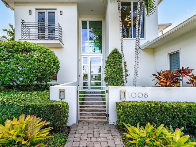 Продажа дома по адресу 1008 NW 1st Avenue - фото 6656676