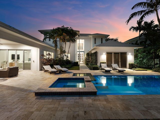 Продажа дома по адресу 1008 NW 1st Avenue - фото 6656678