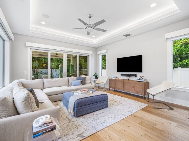 Продажа дома по адресу 1008 NW 1st Avenue - фото 6722424