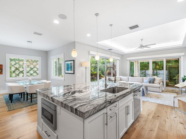 Продажа дома по адресу 1008 NW 1st Avenue - фото 6722425