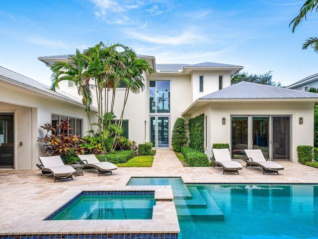 Продажа дома по адресу 1008 NW 1st Avenue - фото 6722431