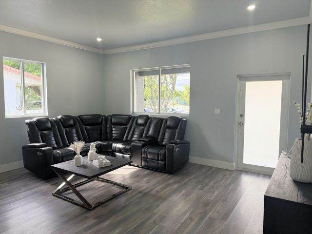 Продажа дома по адресу 5628 Flagler Street - фото 6644962