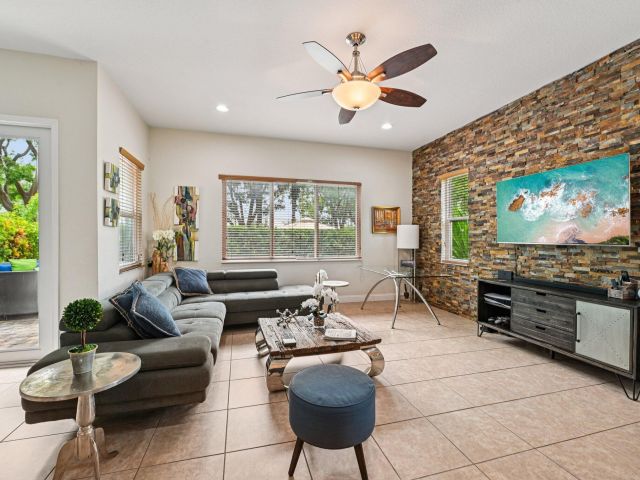 Продажа дома по адресу 553 Gazetta Way - фото 6616343