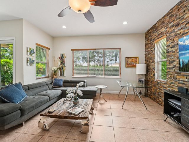 Продажа дома по адресу 553 Gazetta Way - фото 6616344