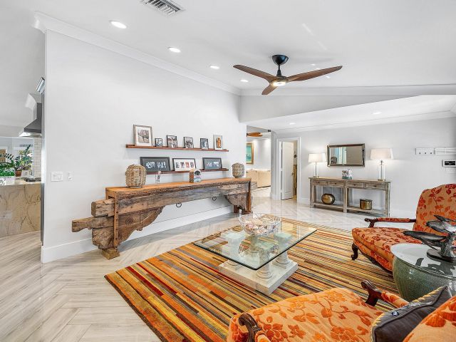 Продажа дома по адресу 7425 NE Bay Cove Court - фото 6622875