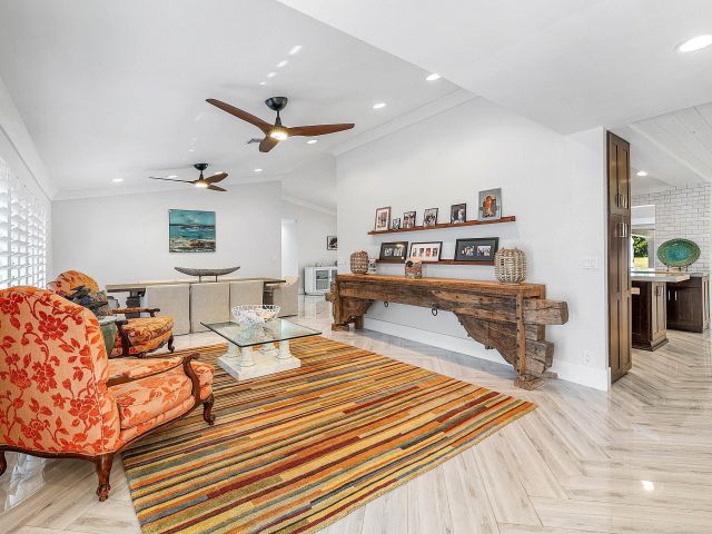 Продажа дома по адресу 7425 NE Bay Cove Court - фото 6622876