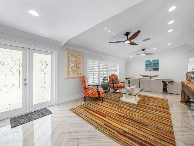 Продажа дома по адресу 7425 NE Bay Cove Court - фото 6622877