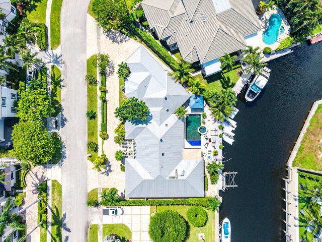 Продажа дома по адресу 7425 NE Bay Cove Court - фото 6622883