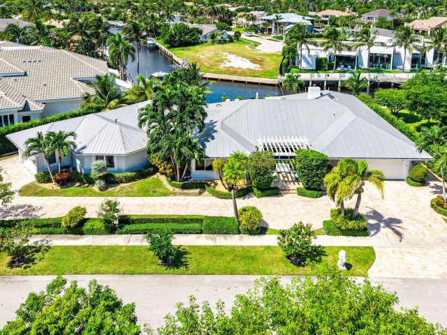 Продажа дома по адресу 7425 NE Bay Cove Court - фото 6622884