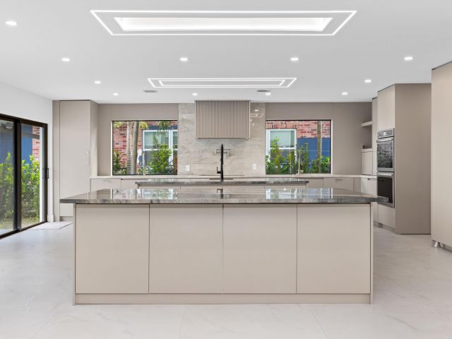 Продажа дома по адресу 18735 NE 18th Avenue - фото 6626675