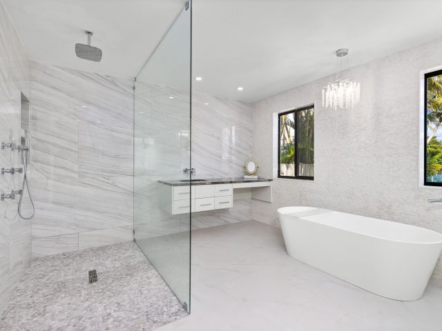 Продажа дома по адресу 18735 NE 18th Avenue - фото 6626690