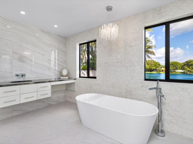 Продажа дома по адресу 18735 NE 18th Avenue - фото 6626691