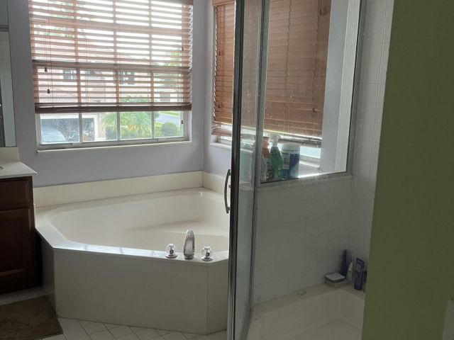 Дом в аренду по адресу 18051 Rhumba Way - фото 6644288