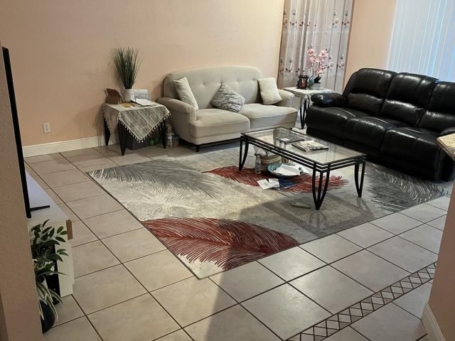 Дом в аренду по адресу 18051 Rhumba Way - фото 6644298