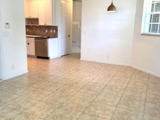 Дом в аренду по адресу 16097 Poppyseed Circle 1908 - фото 6628762