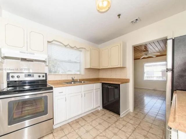 Дом в аренду по адресу 438 Malverne Rd 1 - фото 7504451