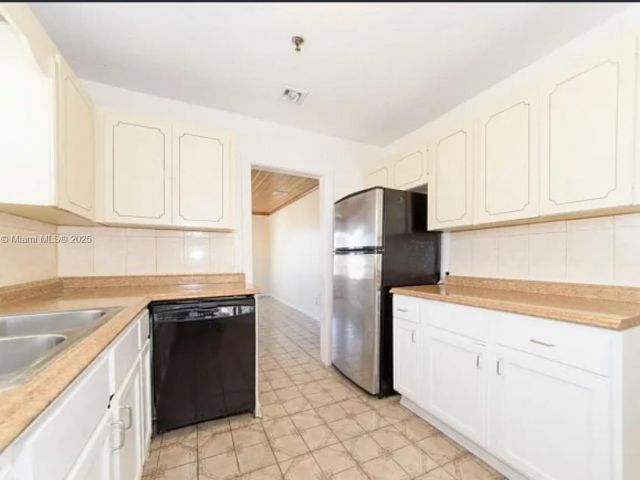 Дом в аренду по адресу 438 Malverne Rd 1 - фото 7504452