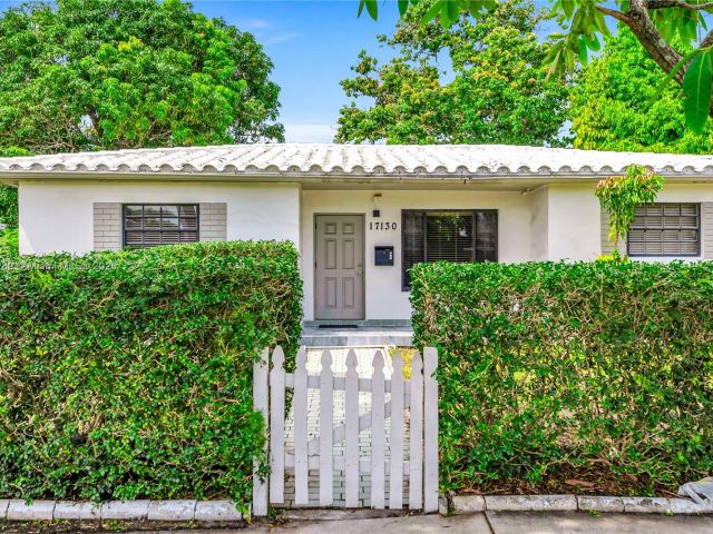 Продажа дома по адресу 17130 NE 7th Ave - фото 7439359