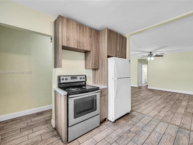 Продажа дома по адресу 17130 NE 7th Ave - фото 7439365