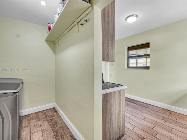 Продажа дома по адресу 17130 NE 7th Ave - фото 7439366