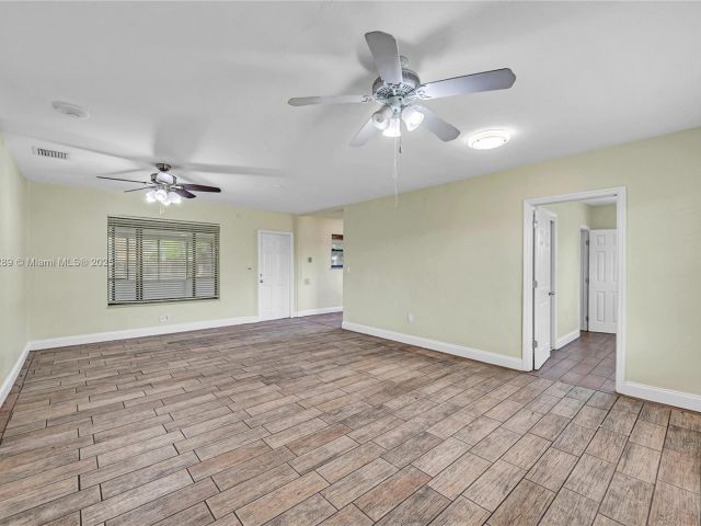 Продажа дома по адресу 17130 NE 7th Ave - фото 7439370