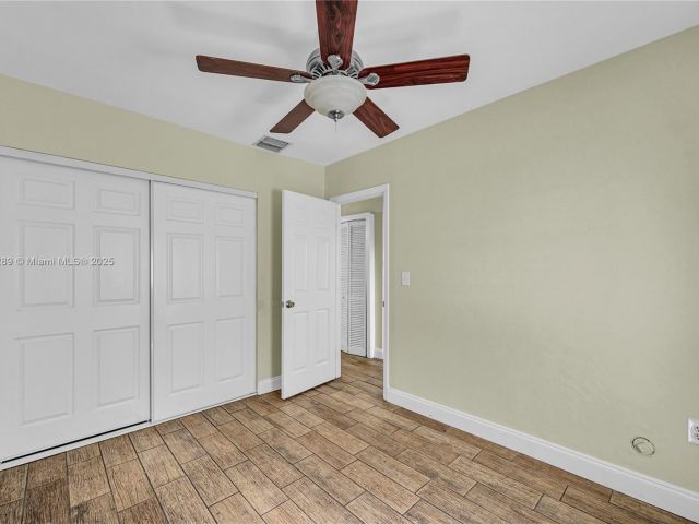 Продажа дома по адресу 17130 NE 7th Ave - фото 7439376