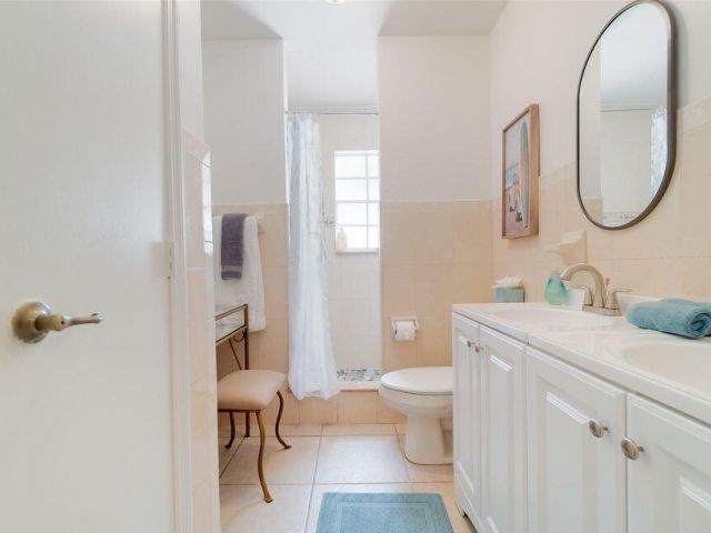 Продажа дома по адресу 951 Green Street - фото 6679132