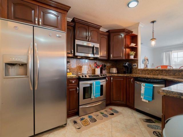 Продажа дома по адресу 951 Green Street - фото 6679138