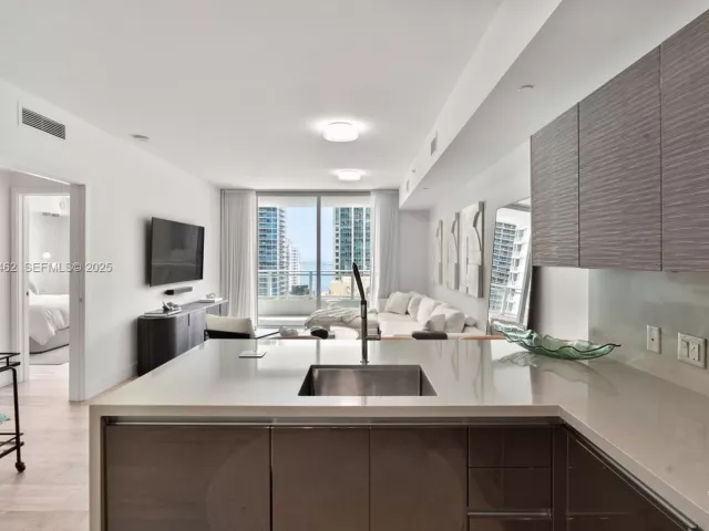 Продажа квартиры #2606 - фото 6855892