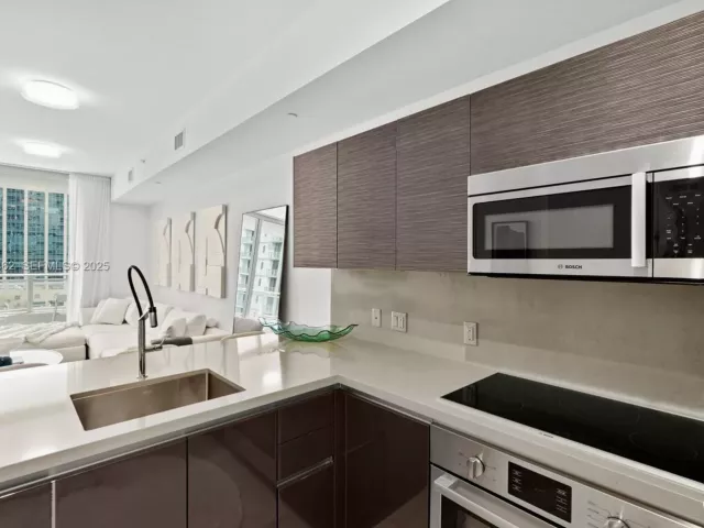 Продажа квартиры #2606 - фото 6855893