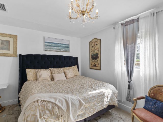 Продажа дома по адресу 601 SW 5th Court - фото 6626543